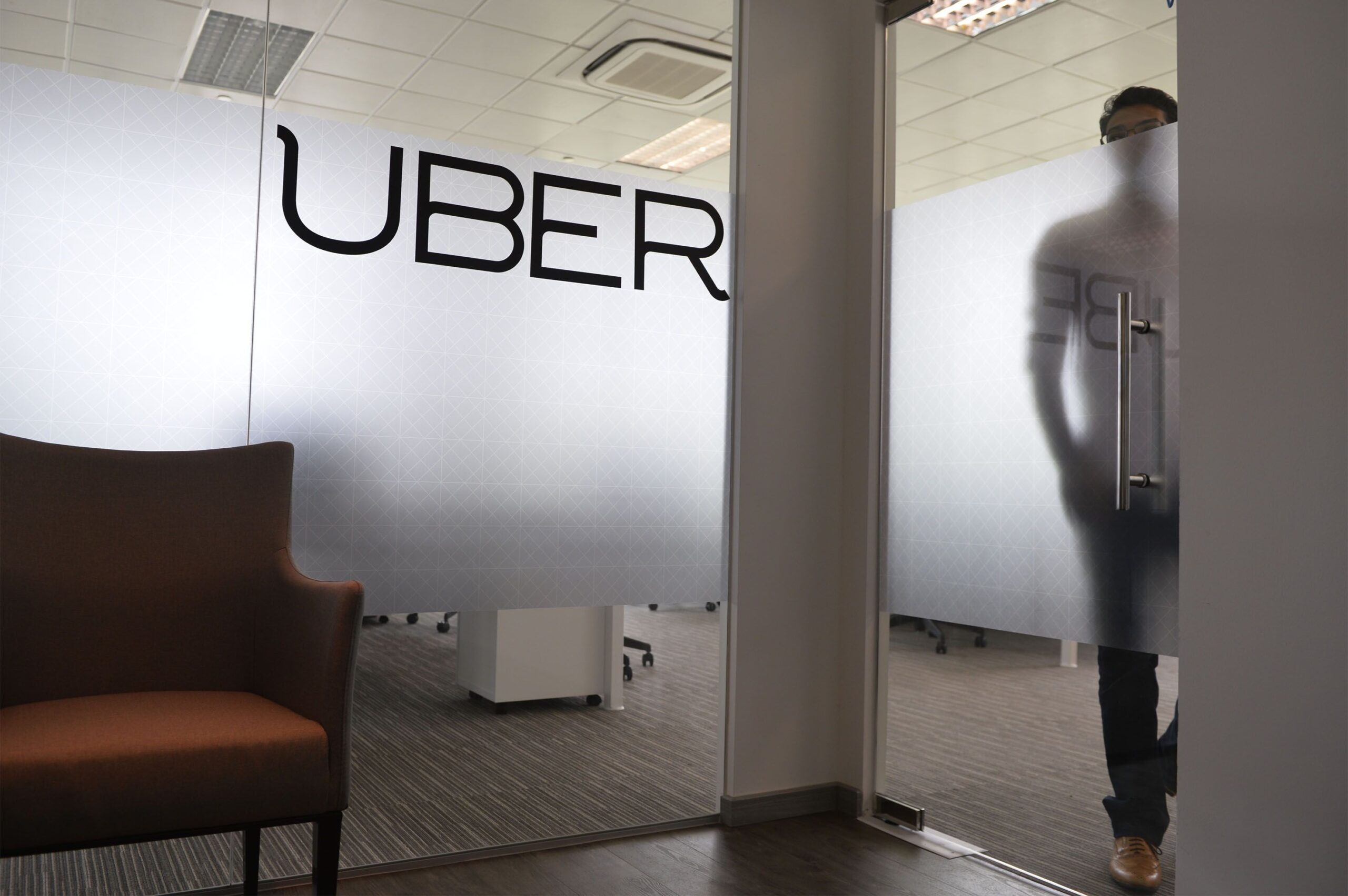 搭乘優步 Uber 遺失東西在車上，快速聯絡駕駛尋找遺失物 Uber Offical Patent Office scaled